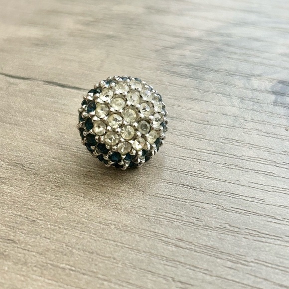 Ciner Vintage Crystal Blue and White Stud Clip On Earrings - Picture 7 of 8